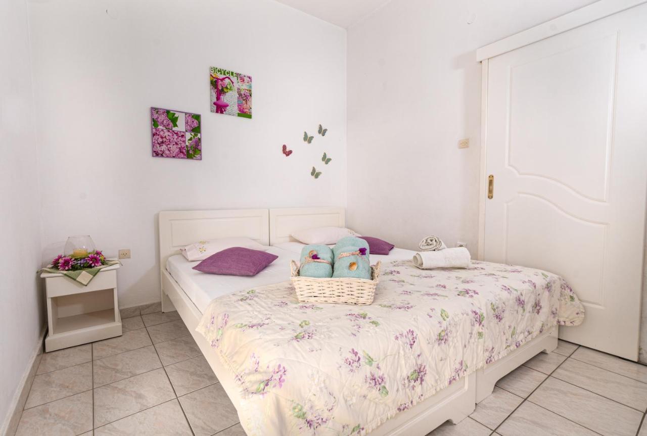 Lions Apartments Poros Town Exterior photo