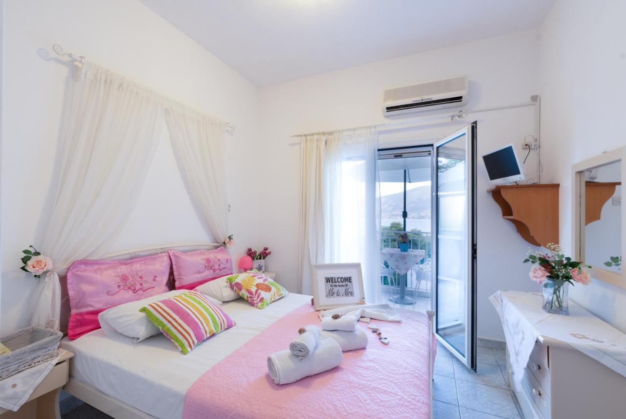 Lions Apartments Poros Town Exterior photo